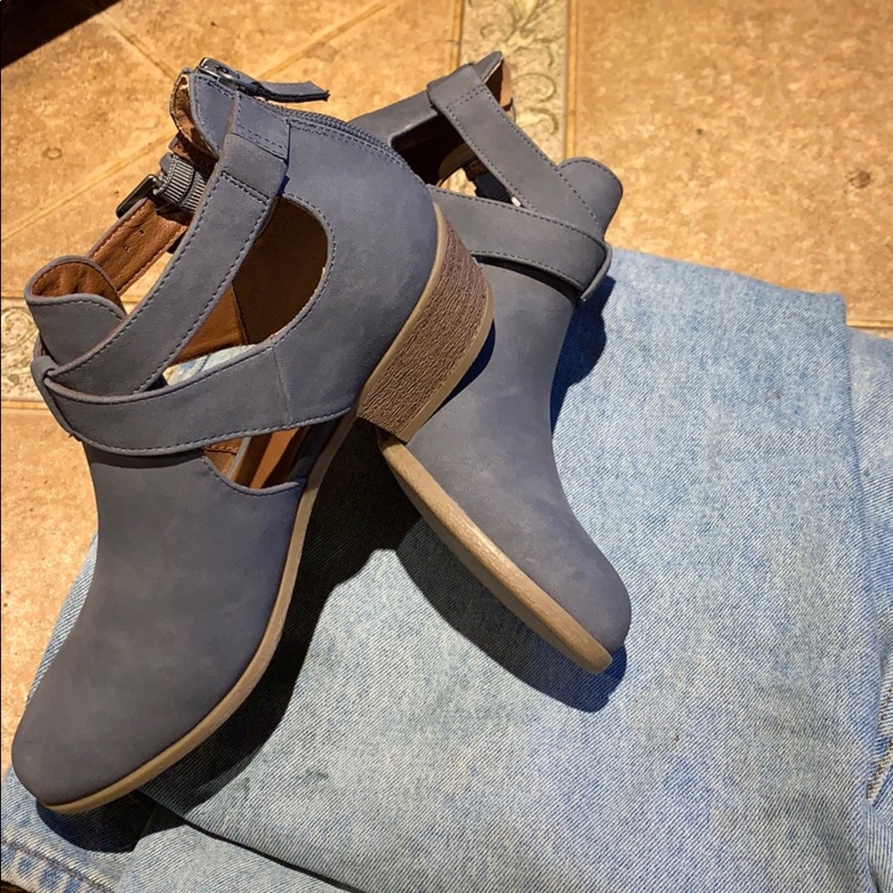 Women’s Indigo Rd. Blue Chopout Ankle Bootie - Picture 7 of 7